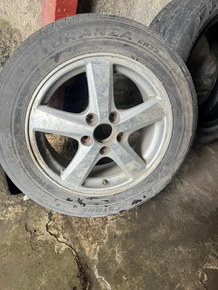 velg bawaan accord r16 205/60