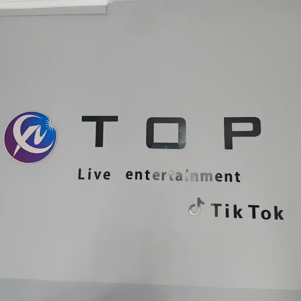 LOWONGAN KERJA TOP LIVE ENTERTAIMENT.