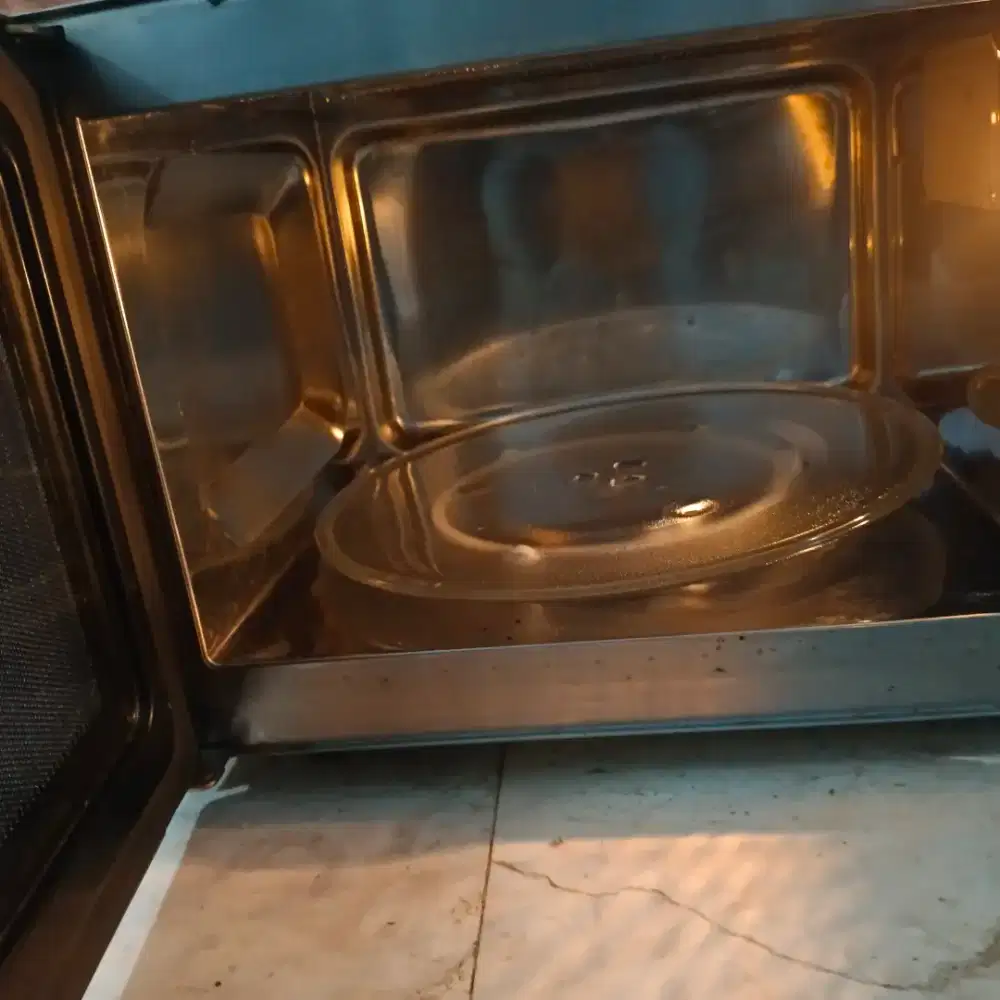 Microwave bekas Advance