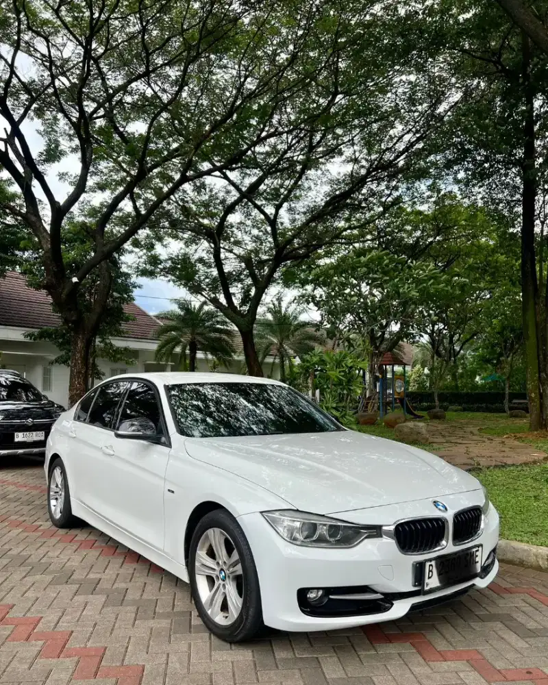 BMW 320i 2014 Bensin