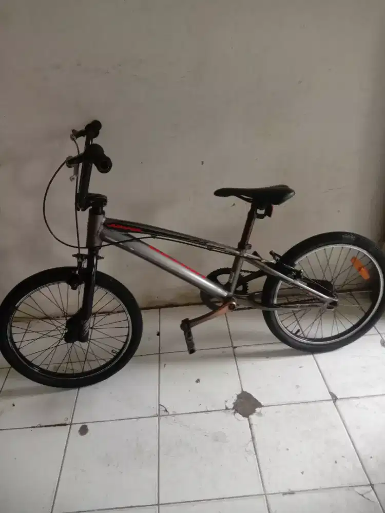 Jual sepeda BMX merk UNITED UK 20