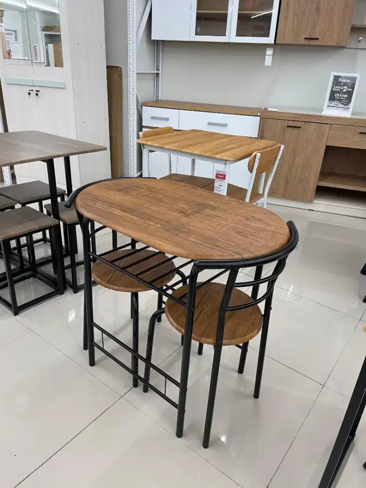 Selma meja makan hana