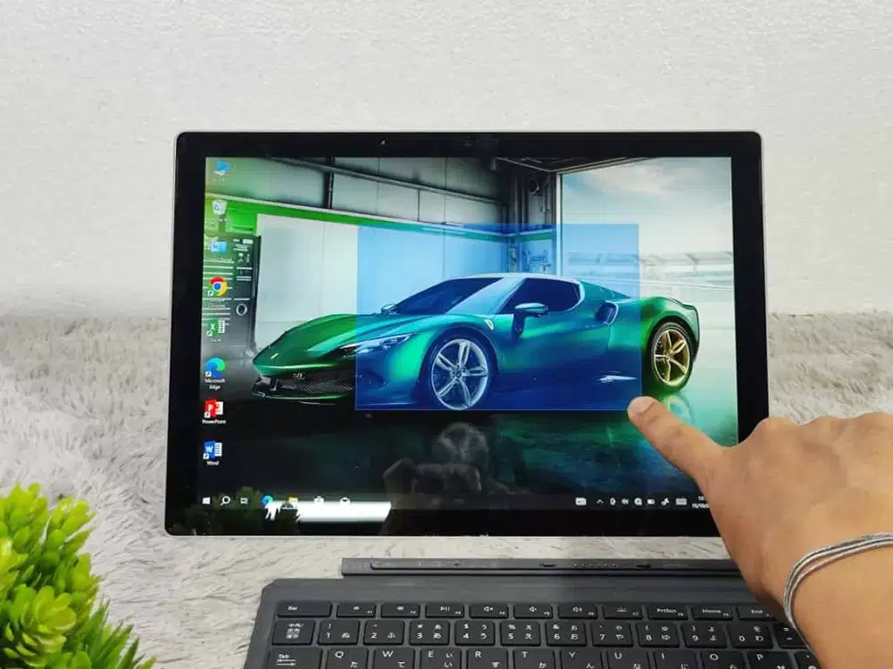 Laptop 2in1 Touchscreen Microsoft Surface Pro Bisa Dilepas jadi tablet