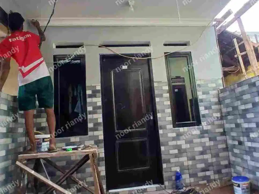 DI JUAL RUMAH BARU SATU SETENGAH LANTAI AKSES MOTOR DI CONDET JAKTIM