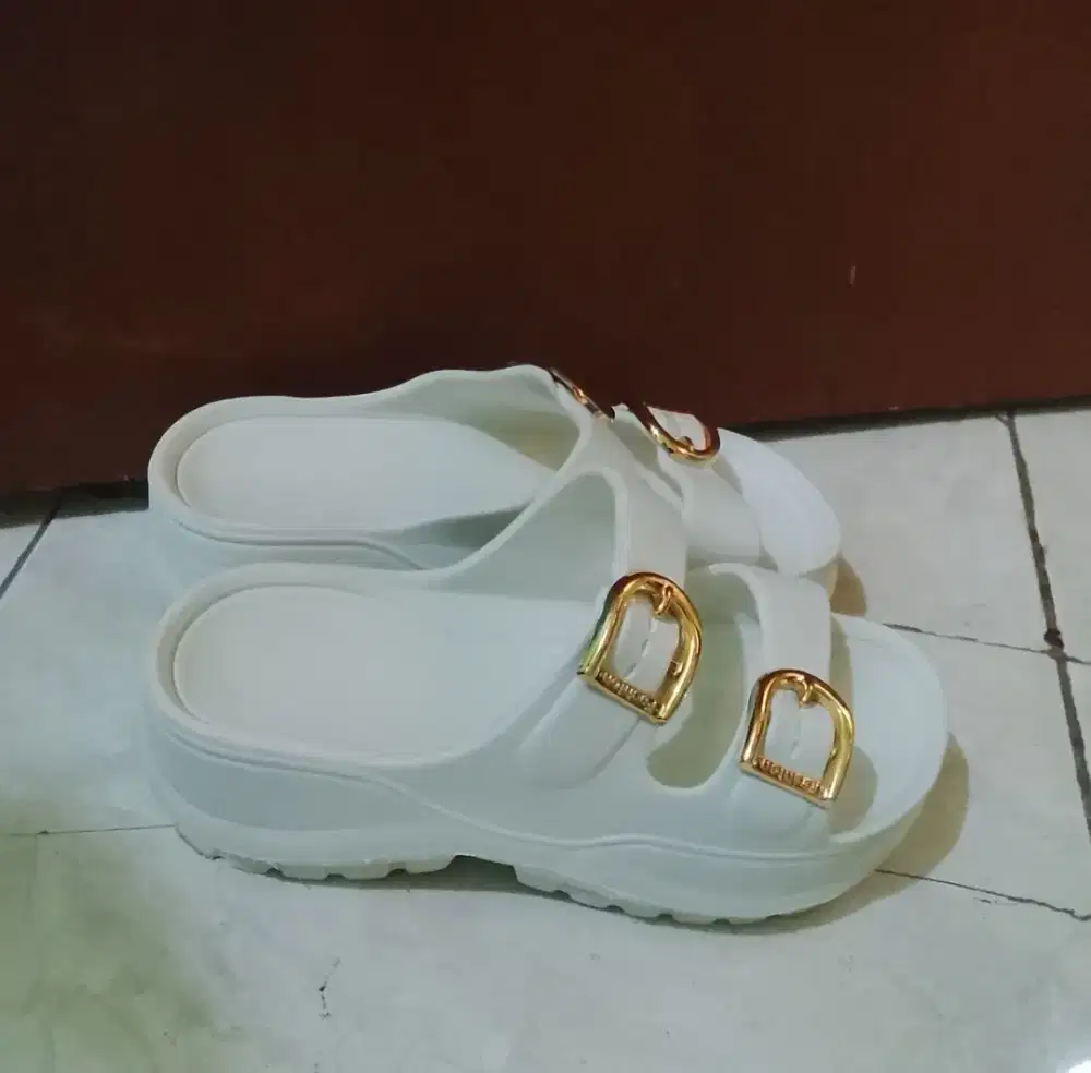 Sandal wanita ukuran 38-39