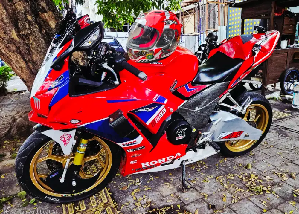 HELM KYT livery khusus Mario Aji ( MOTO 2 ) ada tanda tangan nya.