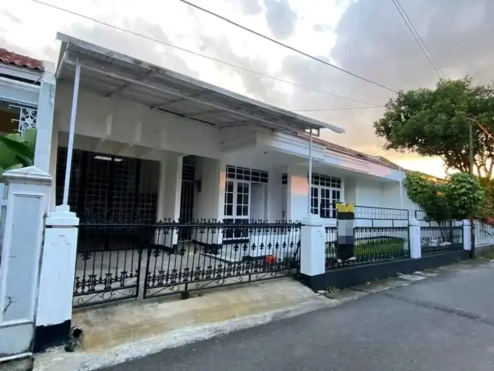 Dijual Rumah terawat, siap huni di Komplek Cijaura, Buah Batu Bandung