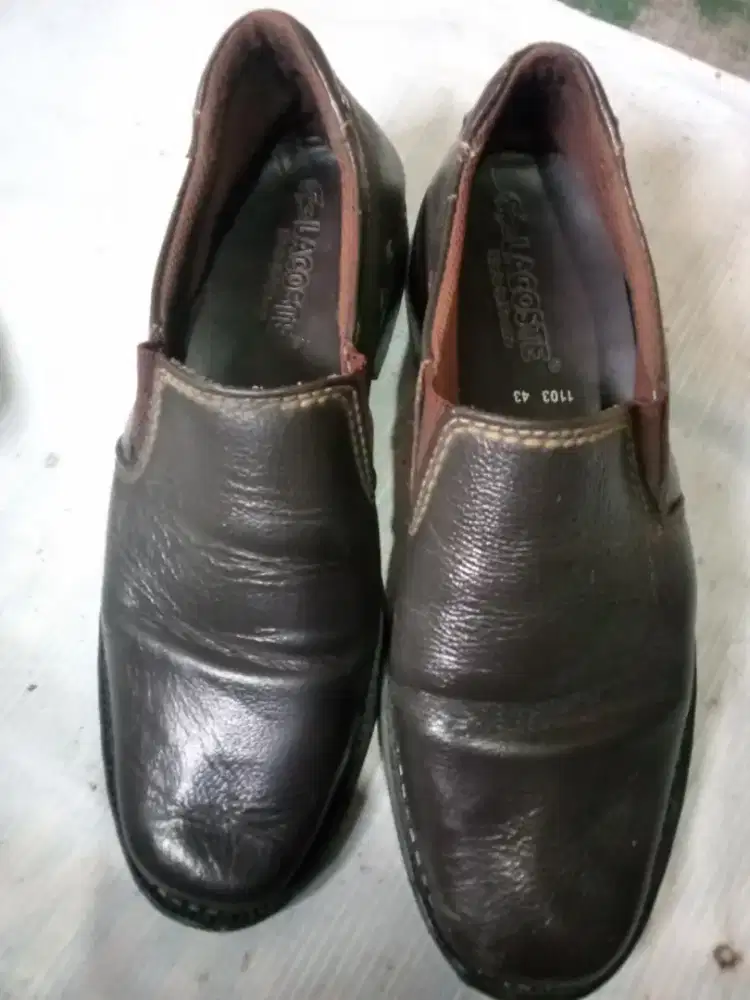 Sepatu kulit second