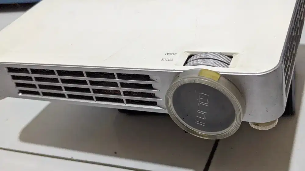 Proyektor qumi q7 dlp