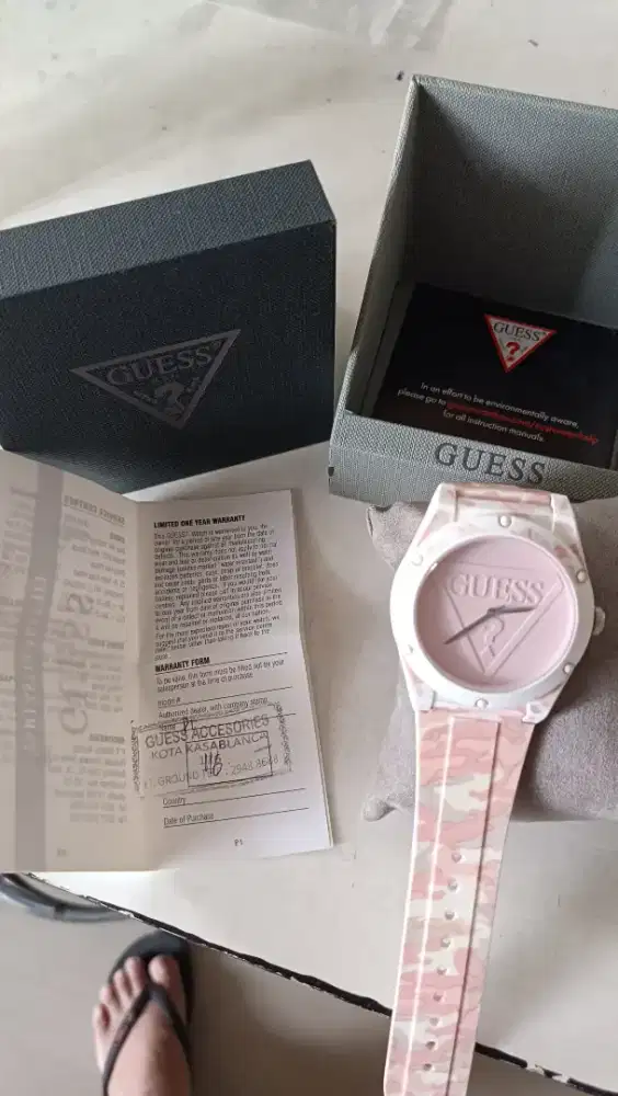 Arloji Wanita Guess Pink Army