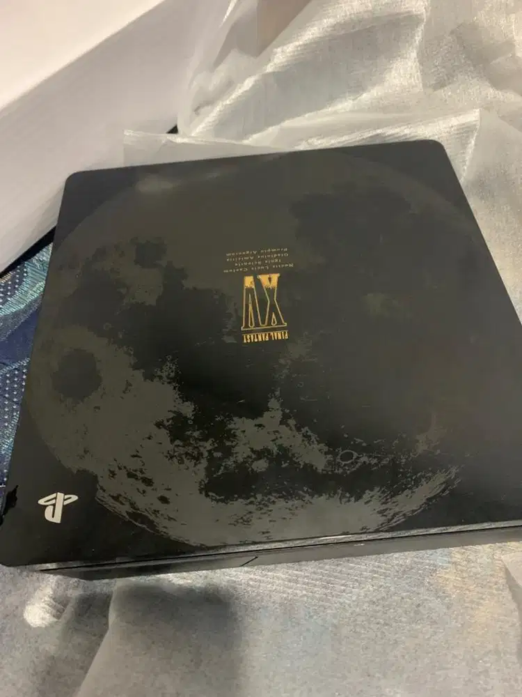 WTS PS4 Slim edisi khusus Final Fantasy XV kapasitas 1TB - reg. Jpn