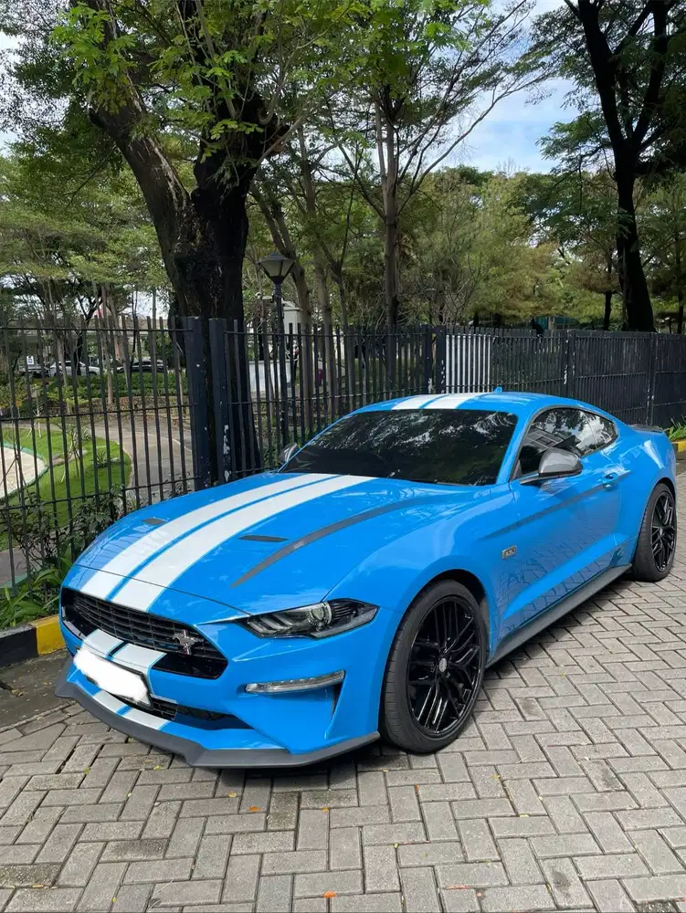 ford mustang (2023)
