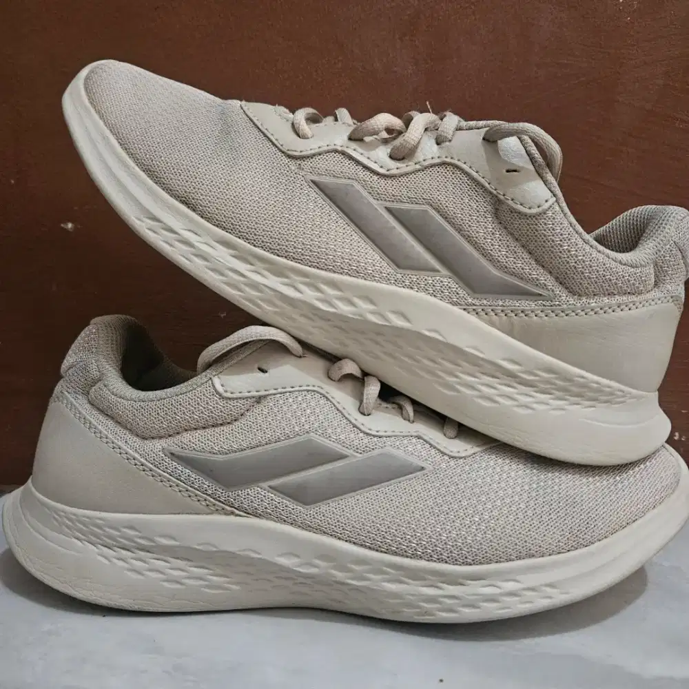Sepatu Mills Specter
