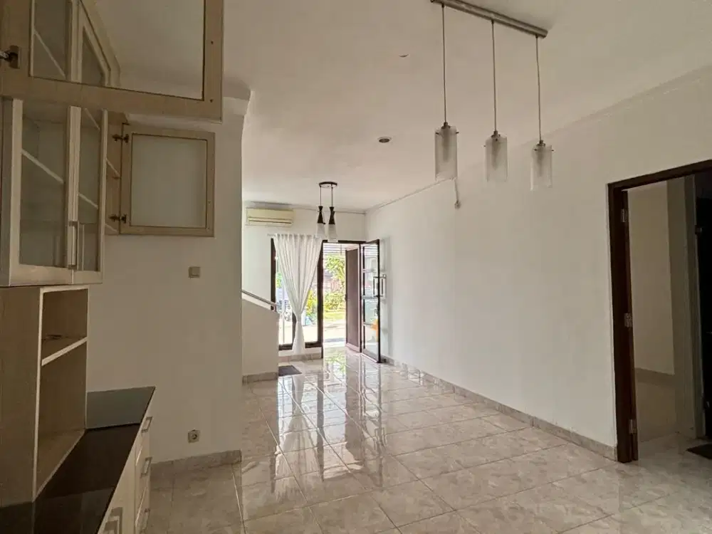 Dijual Rumah 2 Lantai Sektor 9 Bintaro Jaya