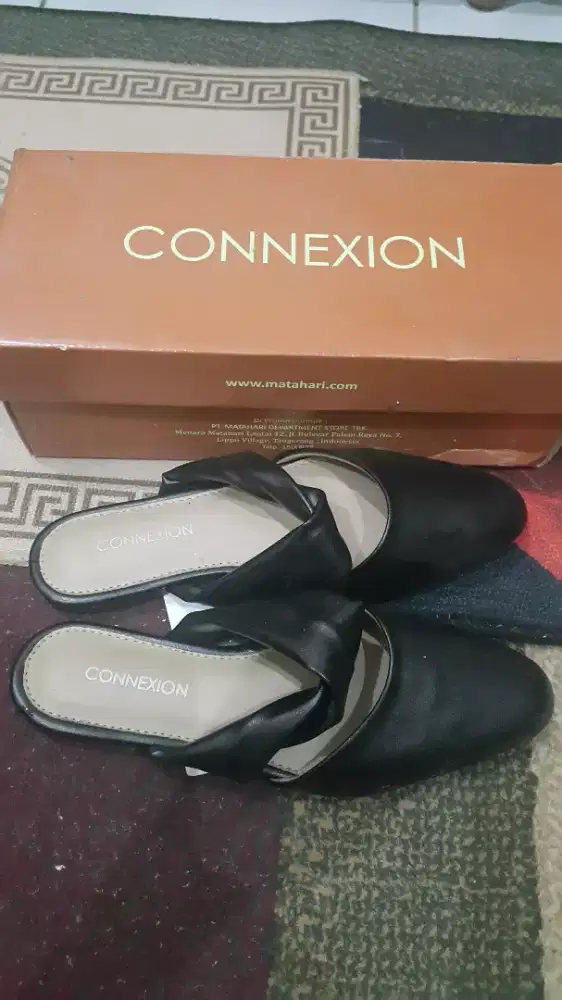 Selop wanita merk Conection