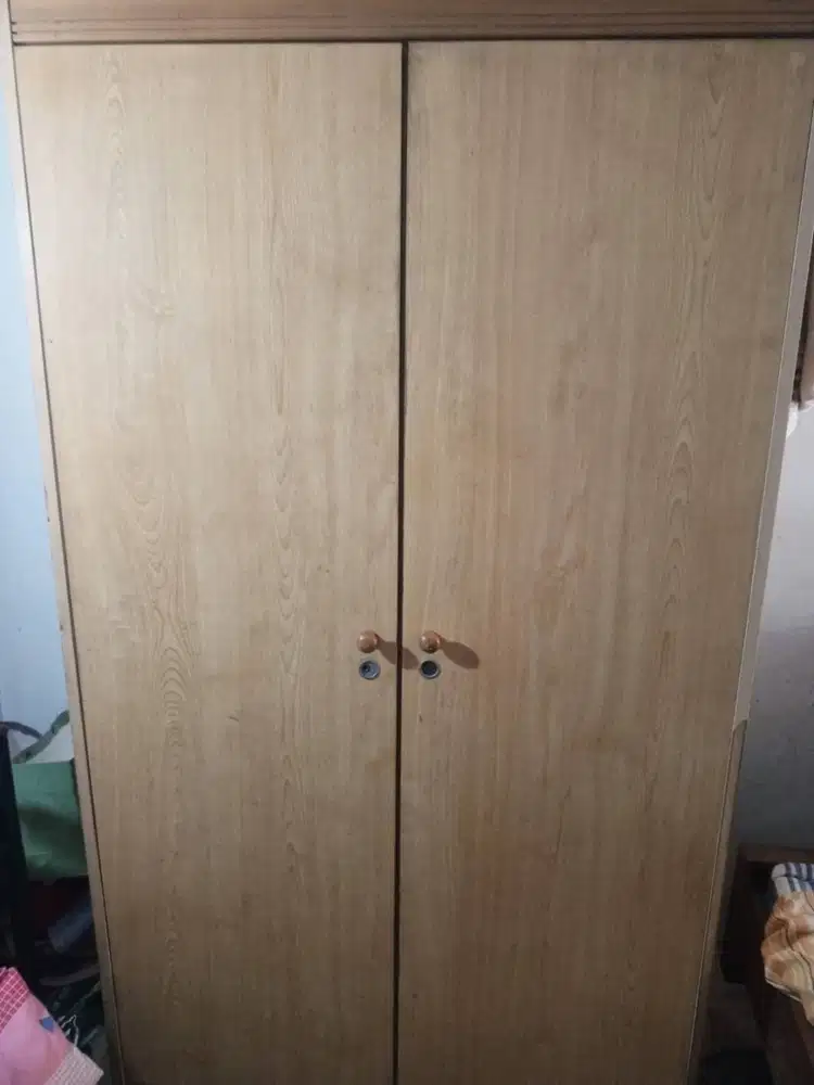 Dijual Lemari Pakaian + Gantung