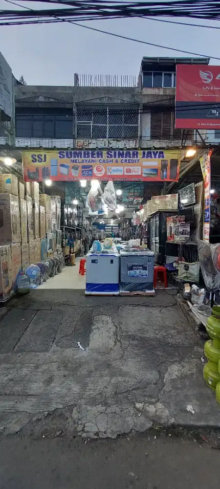 Pegawai Toko Elektronik