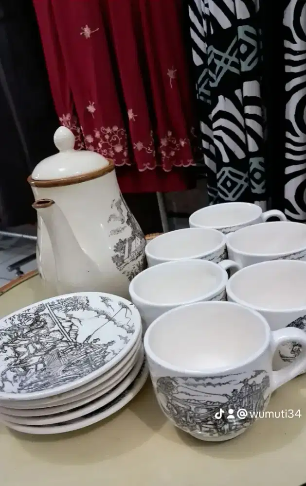 Set teko dan cangkir keramik