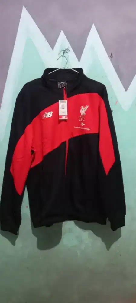 Jaket Liverpool new balance size L