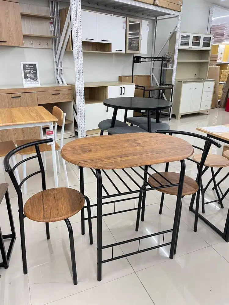 Meja makan minimalis