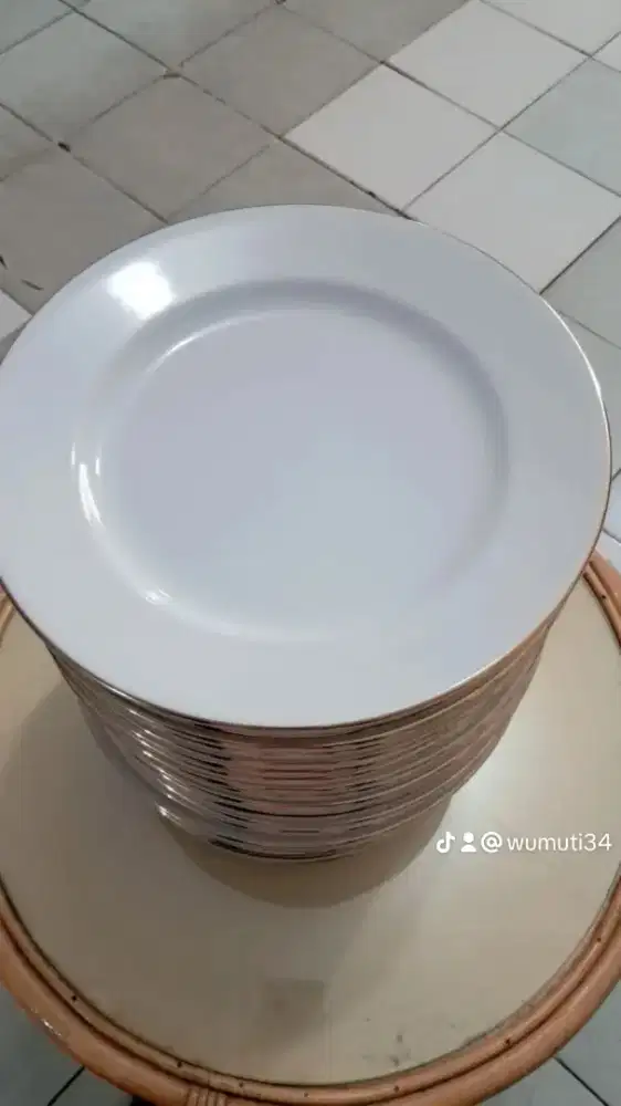 Di jual piring makan keramik putih polos light gold premium