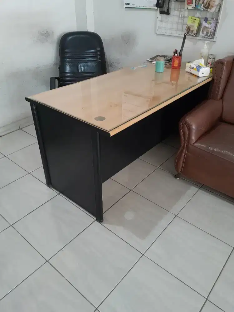 Meja kantor 150cm