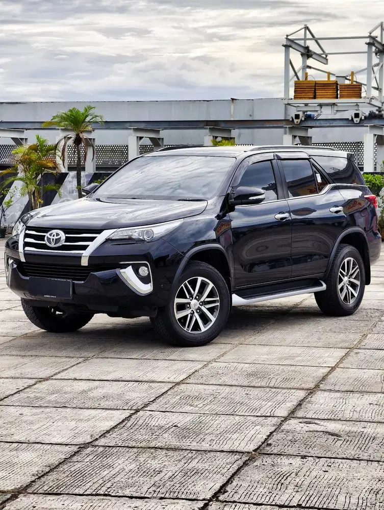 [20RB] TOYOTA FORTUNER 2.4 VRZ 4X2 AT 2017 HITAM GANJIL
