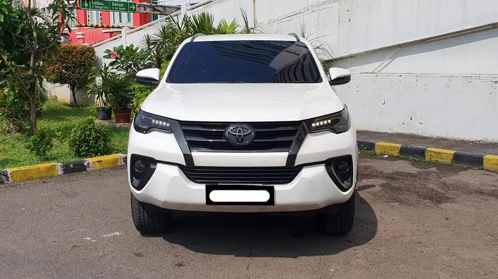 Toyota fortuner vrz diesel 2017 putih pajak panjang