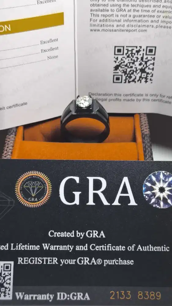 Cincin batu permata moissanite