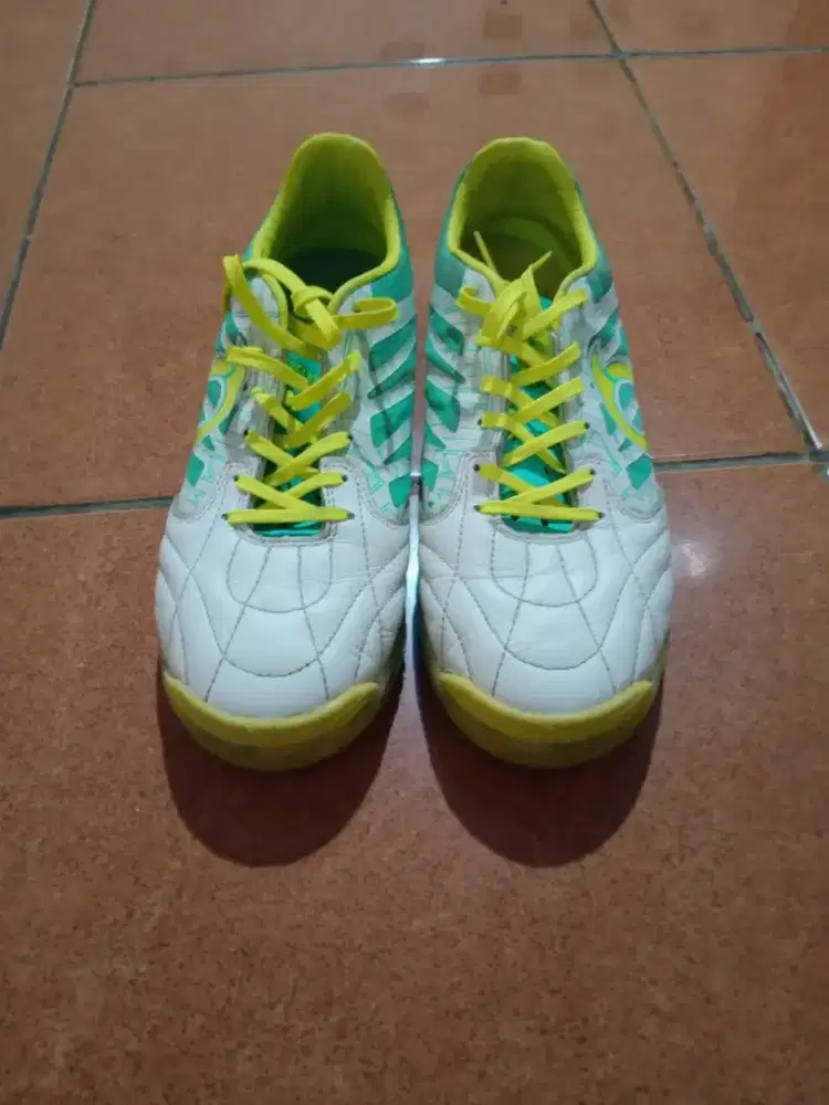 Sepatu futsal Ortus