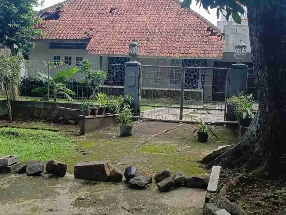Rumah murah kondisi atap. sdh ambruk dinding bagus di Guntur Bogor
