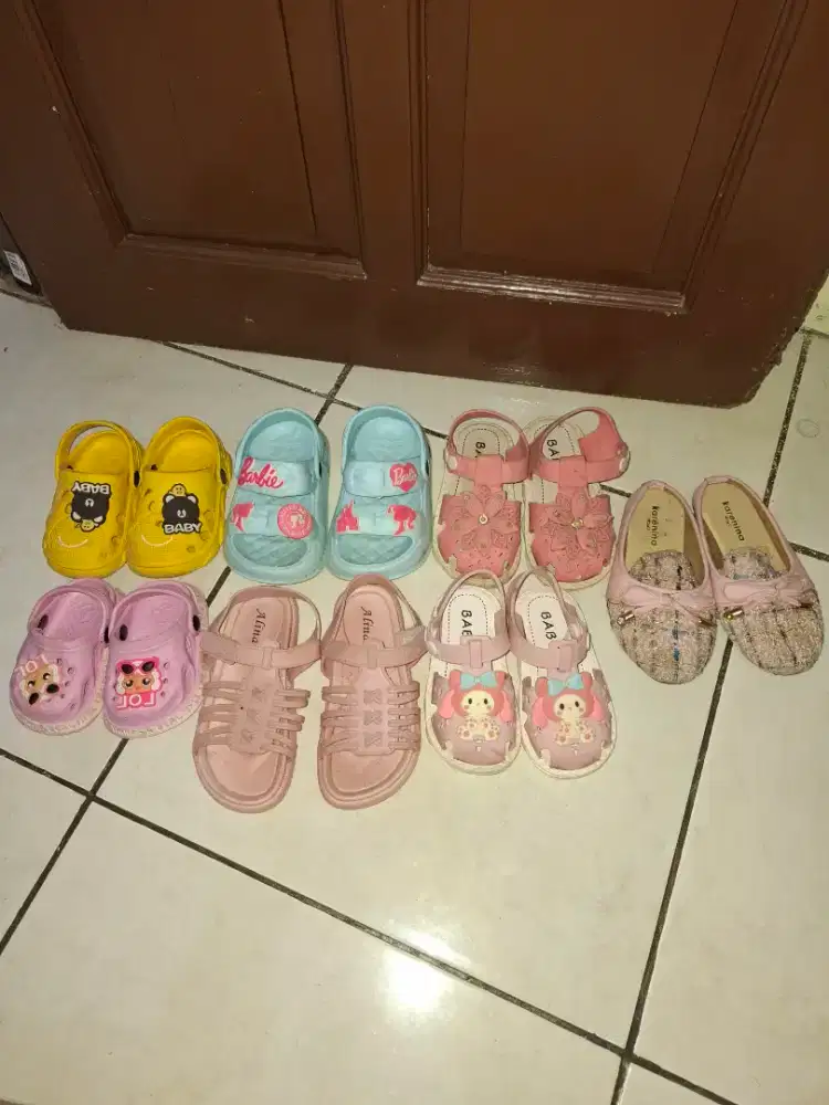 Sendal/Sepatu  Anak Perempuan 7 Pasang  (preloved)