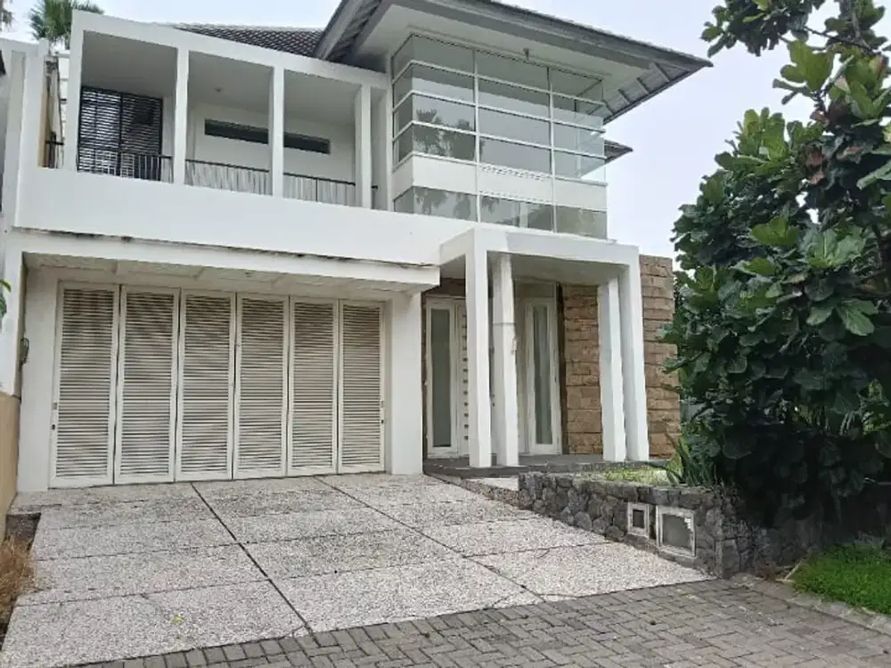 Rumah 2 Lantai, Hook, Bagus & Ciamiiik di Citraland, Surabaya