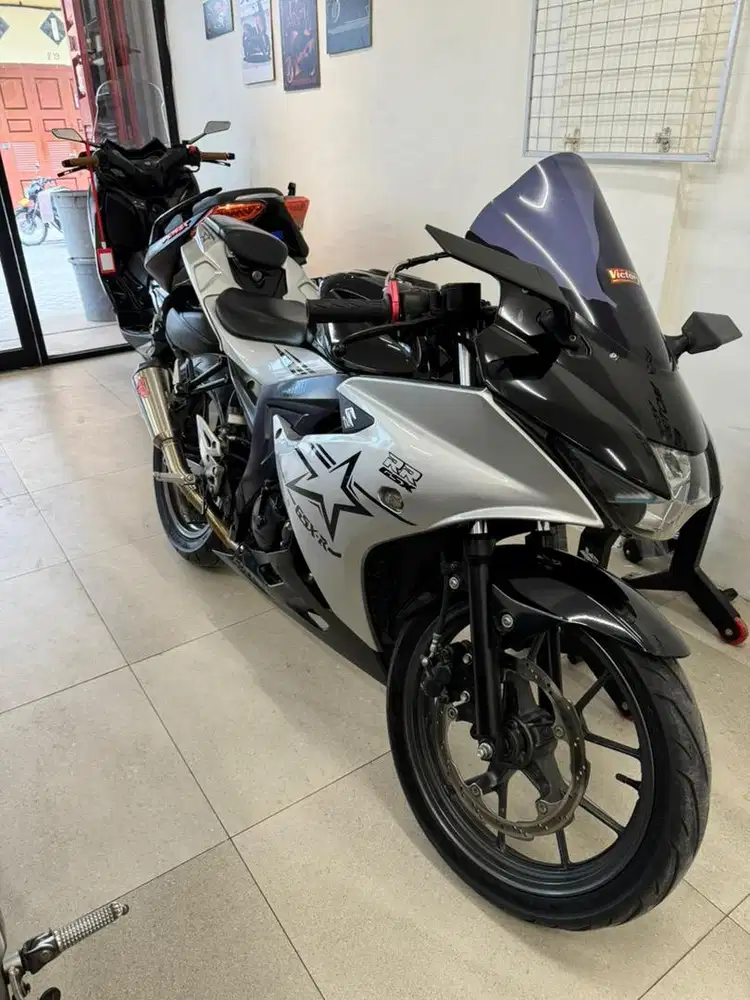 Suzuki GSX-R 150 Keyless 2021 warna Hitam GSX R 150 CC Sport Bike