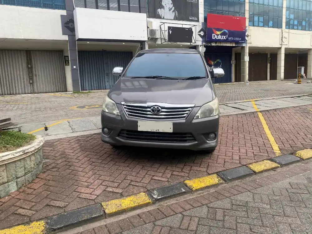 toyota kijang innova (2013)