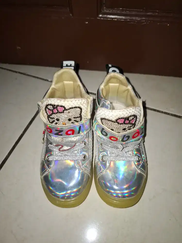 Sepatu Anak Warna Putih silver Bling Helokity