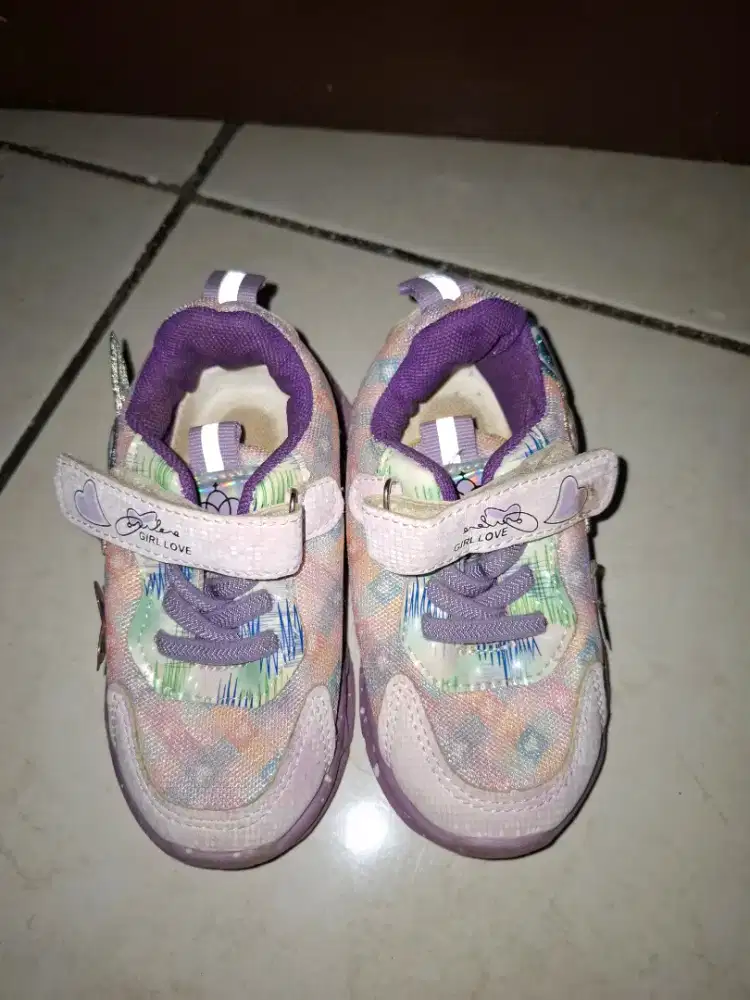 Sepatu LED Anak Perempuan Preloved