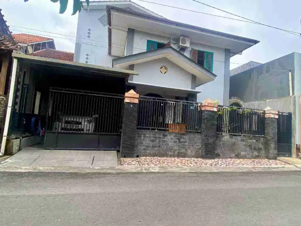 DIJUAL RUMAH MEWAH LINGKUNGAN PERUMAHAN 3LANTAI DEKAT RS WIROSABAN KAMPUS UAD