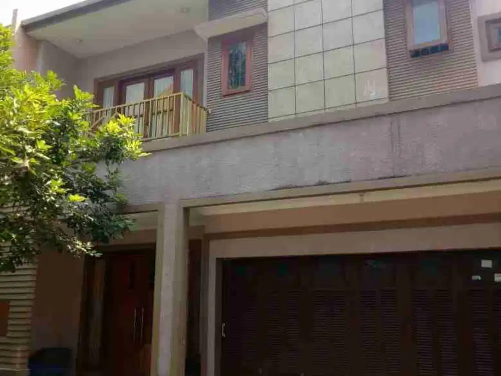 Dijual rumah dua lantai di dalam cluster di Condet Jakarta timur