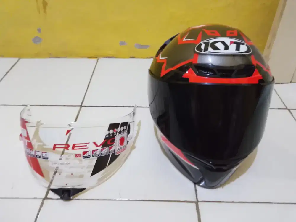 Helm KYT TT Revo uk.M merah