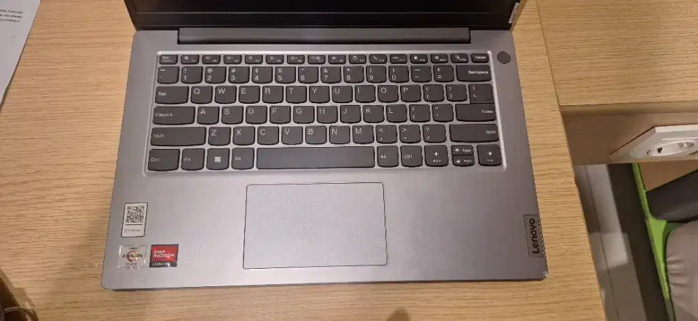 LAPTOP LENOVO V14 G4 AMN AMD