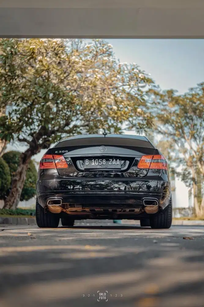 Mercedes Benz E 300 W212 2012 knalpot Trapesium Low km tgn 1