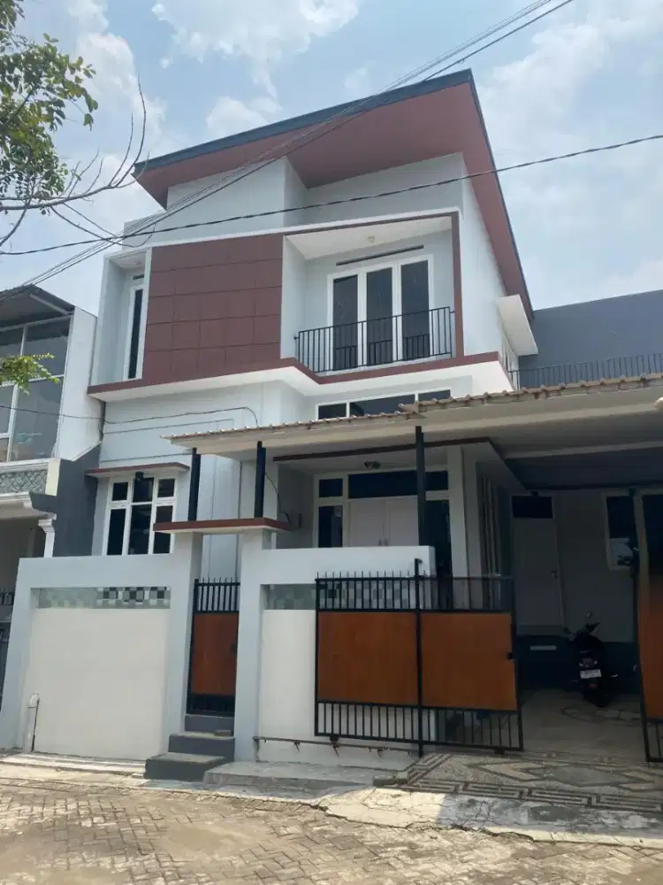 Rumah 2 Lantai Siap Huni Area Perumahan Tunggulwulung Suhat