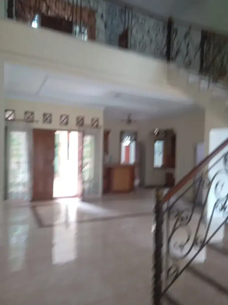 Disewakan / Dijual Rumah Bagus ,Luas, Nyaman