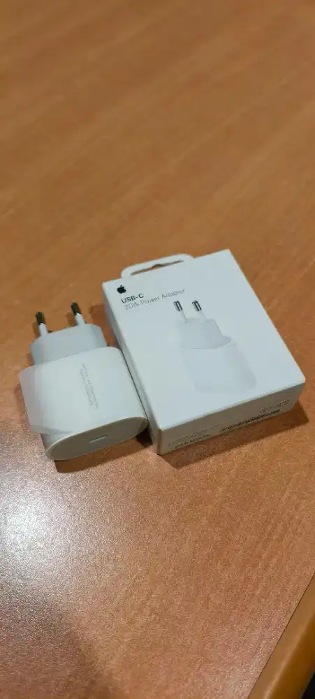 Dijual Adapter 20 W type C Ori Apple barang Baru