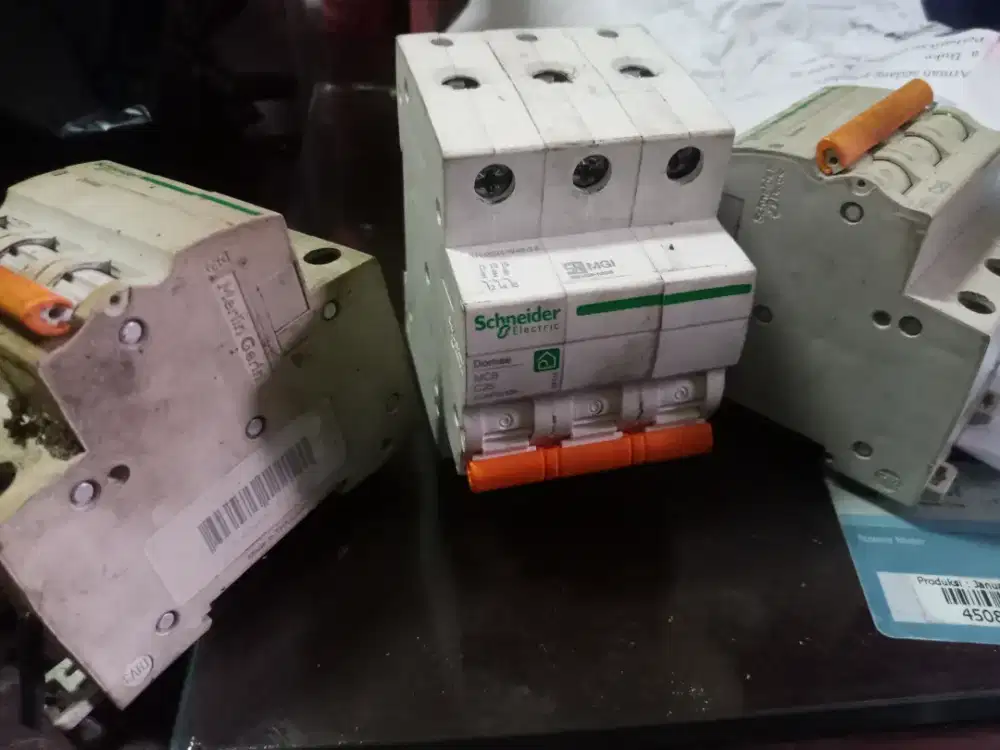 MCB listrik 3 phase