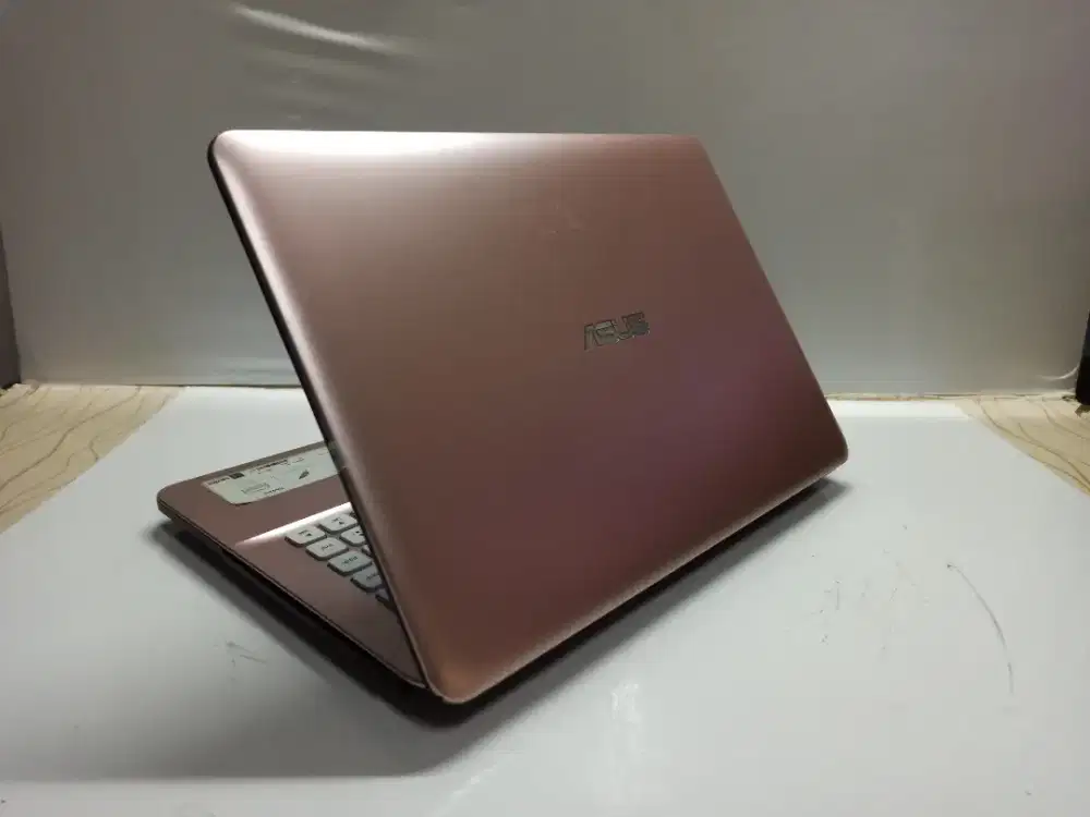 Laptop gaming/design.. Asus Vivobook 14 X441UBR Core i3 Gen7 /12 GB