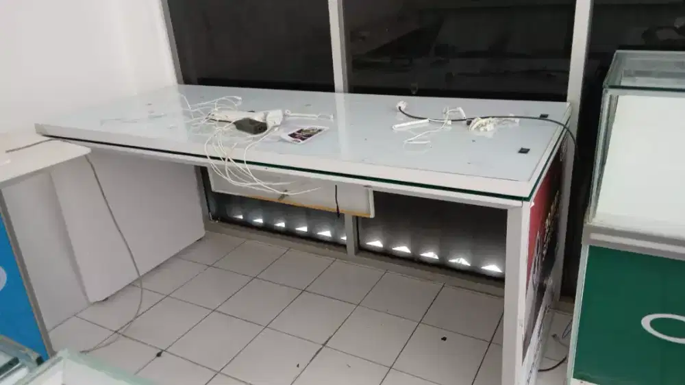 MEJA/RAK BEKAS DISPLAY HP REALME, HARGA NEGO, BARANG MULUS
