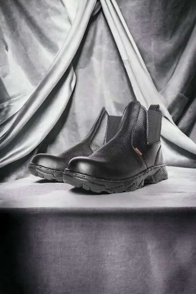 Aman Sepatu safety untuk jalan licin Cikampek