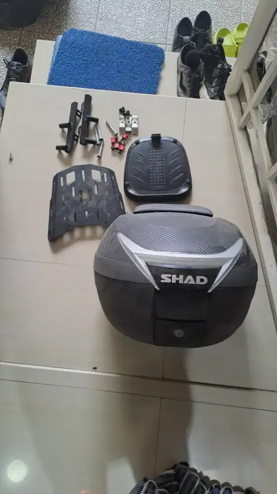 Box motor Shad SH34, 34 liter + backrest + braket universal